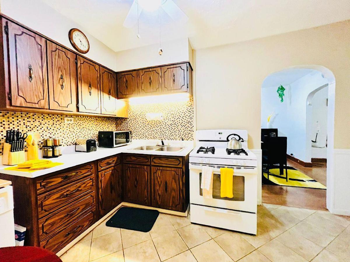 The Amber Retreat - Brooklyn Centre Comfort - Charming Space For Families, Couples & Business Travelers Near Downtown - With 300Mb Wifi, Parking & Self Check-In 克里夫兰 外观 照片