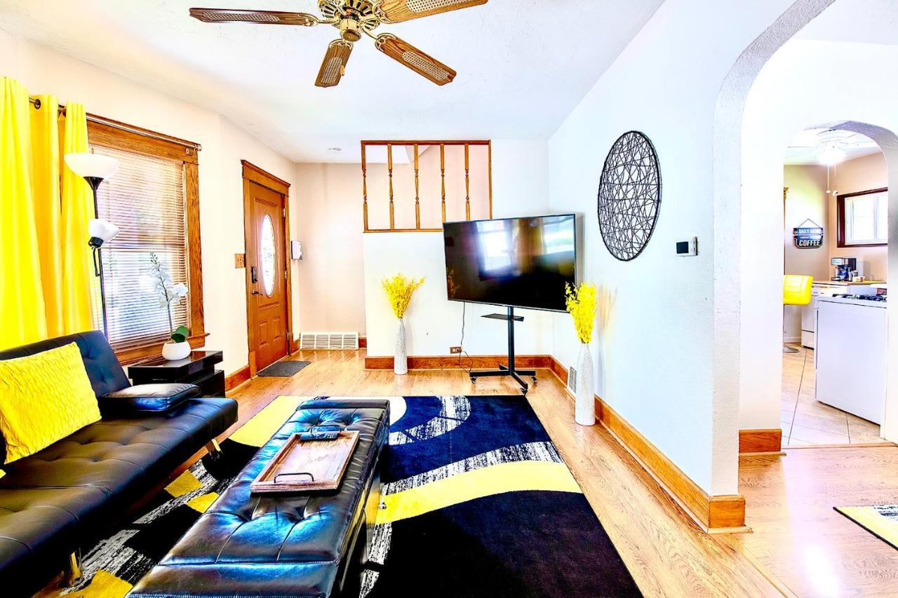 The Amber Retreat - Brooklyn Centre Comfort - Charming Space For Families, Couples & Business Travelers Near Downtown - With 300Mb Wifi, Parking & Self Check-In 克里夫兰 外观 照片