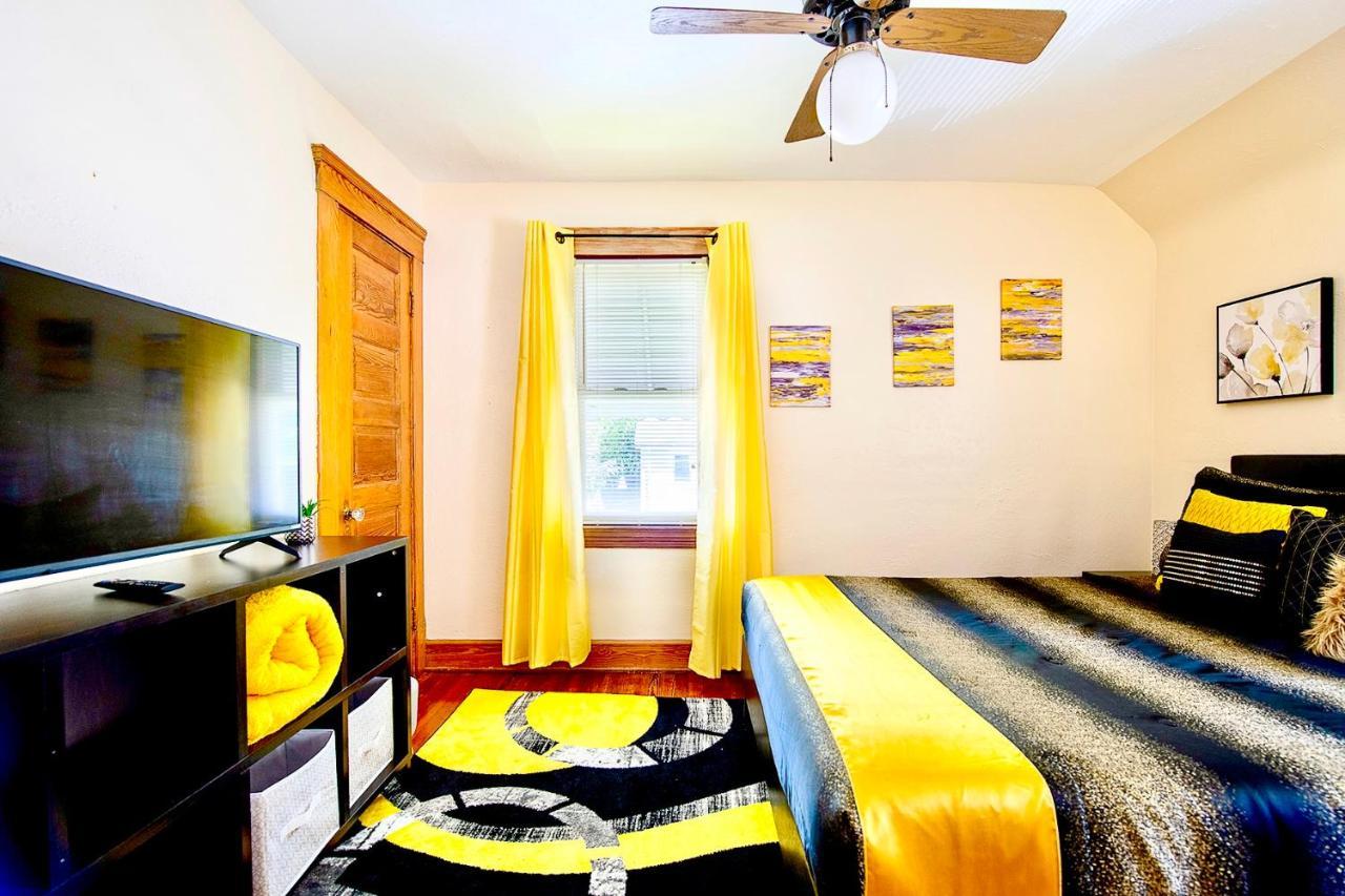The Amber Retreat - Brooklyn Centre Comfort - Charming Space For Families, Couples & Business Travelers Near Downtown - With 300Mb Wifi, Parking & Self Check-In 克里夫兰 外观 照片