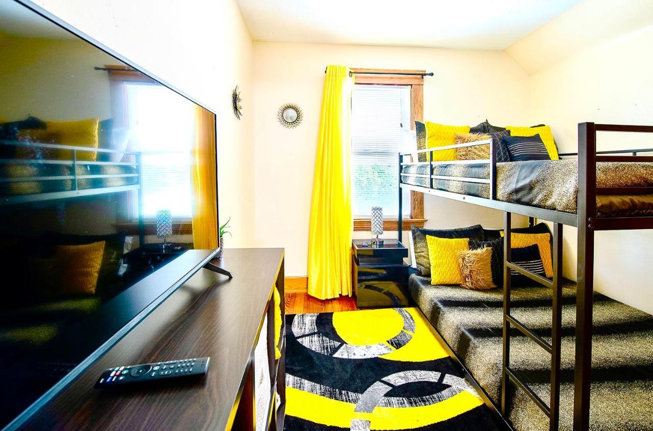 The Amber Retreat - Brooklyn Centre Comfort - Charming Space For Families, Couples & Business Travelers Near Downtown - With 300Mb Wifi, Parking & Self Check-In 克里夫兰 外观 照片