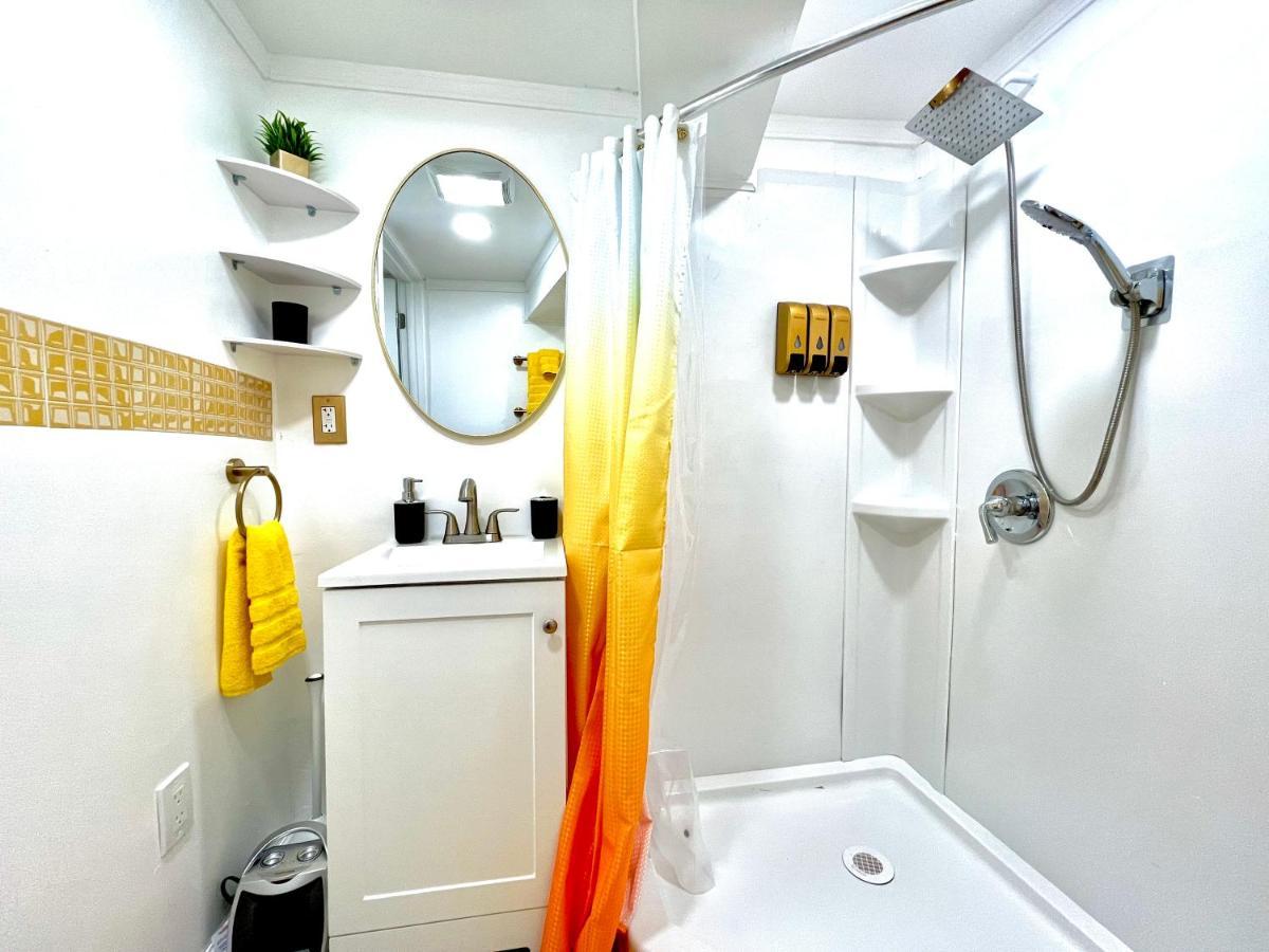 The Amber Retreat - Brooklyn Centre Comfort - Charming Space For Families, Couples & Business Travelers Near Downtown - With 300Mb Wifi, Parking & Self Check-In 克里夫兰 外观 照片