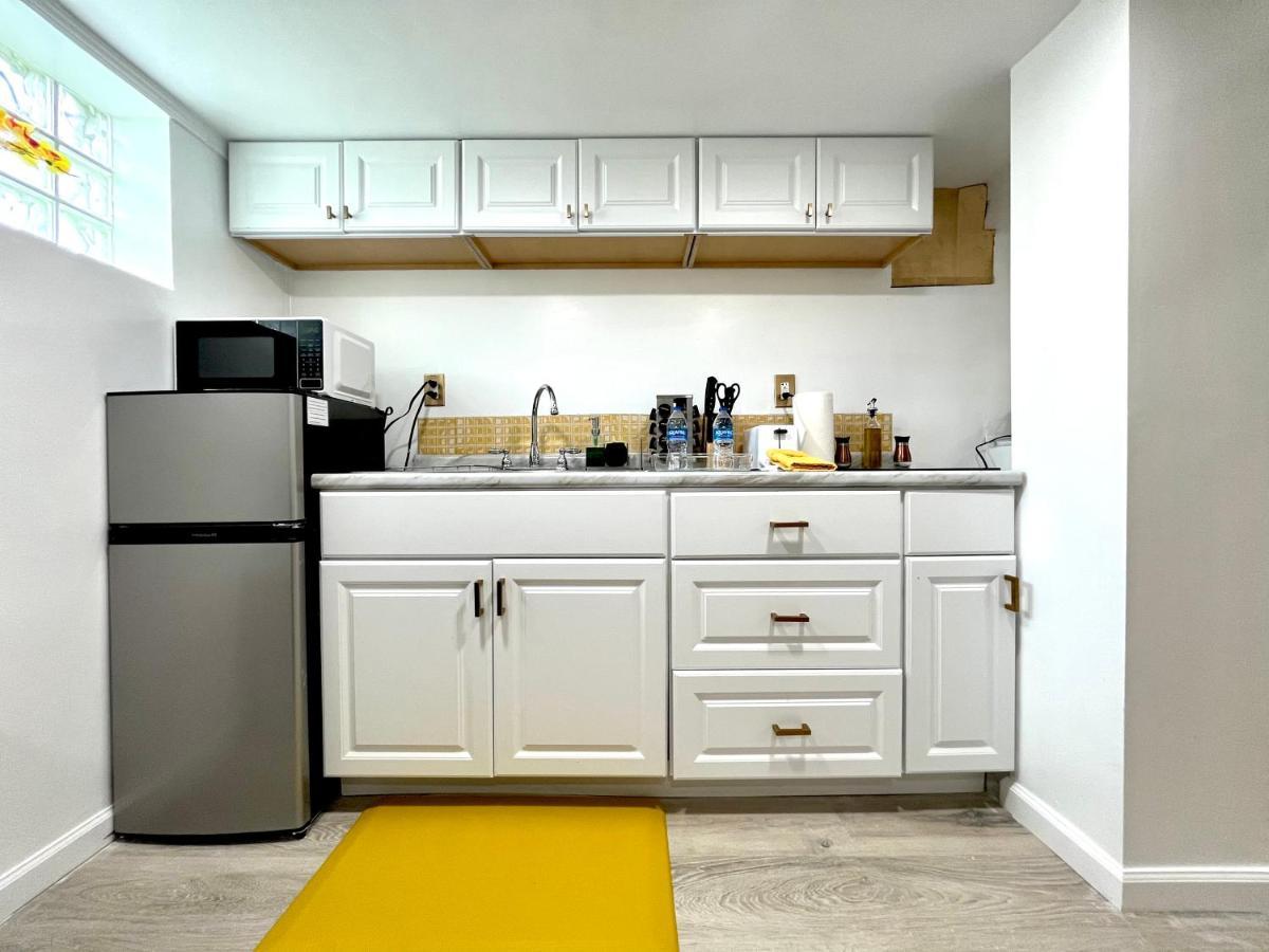 The Amber Retreat - Brooklyn Centre Comfort - Charming Space For Families, Couples & Business Travelers Near Downtown - With 300Mb Wifi, Parking & Self Check-In 克里夫兰 外观 照片